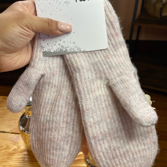 🎀I Am Brand CVS Knitting Mittens For Women🎀 - Picture 4 of 8